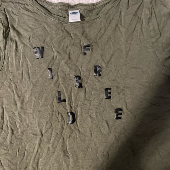 Old Navy t-shirt - Picture 3 of 5